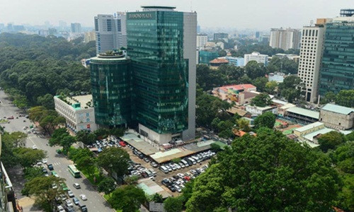 Theo kết luận của Thanh tra Chính phủ về việc thực hiện dự án đầu tư xây dựng khách sạn cao cấp, thương mại, dịch vụ, căn hộ cho thuê tại số 8 - 12 Lê Duẩn, quận 1, (TP HCM), khu đất này có diện tích gần 5.000 m2 thuộc sở hữu Nhà nước. Ảnh: Người lao động.