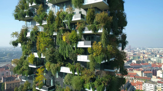 Cao ốc Vertical Forest ở Milan (Ý) do kiến trúc sư Boeri thiết kế được ví như "khu rừng thẳng đứng" giữa trung tâm thành phố.