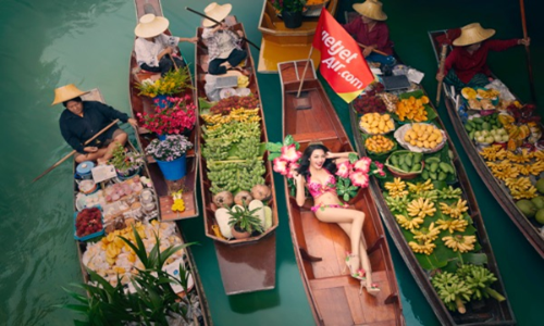 Mới đây, hãng hàng không Vietjet Air vừa tung bộ ảnh lịch với dàn người mẫu trẻ trung mặc bikini dành tặng hành khách nhân dịp năm mới 2019.