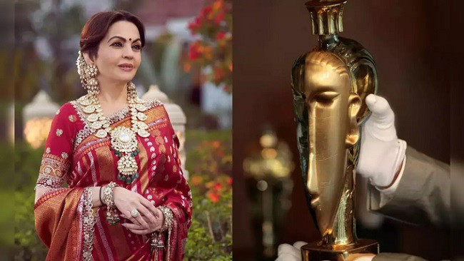 Loại nước được bà Nita Ambani sử dụng là sự pha trộn giữa nước sông băng từ Iceland cùng nước suối tự nhiên từ Pháp và Fiji. Thứ đồ uống này được đựng trong một chiếc bình bằng vàng do nhà thiết kế nổi tiếng Fernando Altamirano thực hiện.