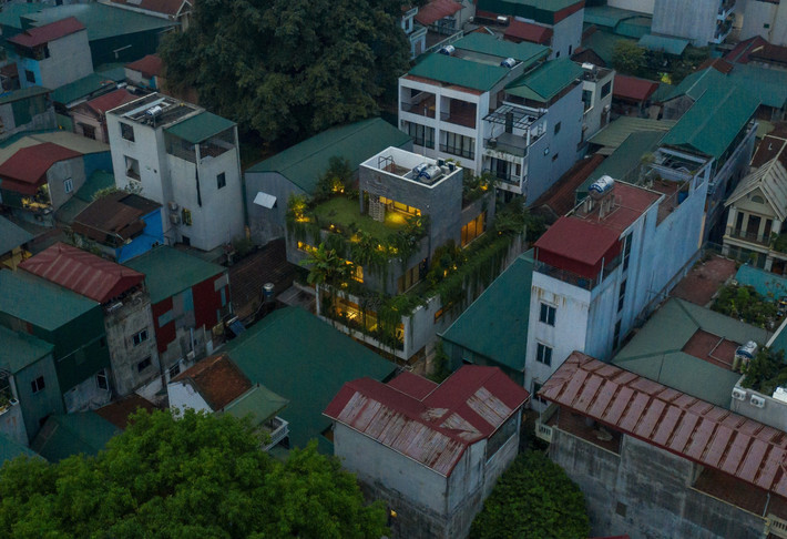 Được xây trên khu đất rộng 205 m2 tại Thạch Thất (Hà Nội), ngôi nhà có quy mô 4 tầng, diện tích xây dựng khoảng 165m2.
