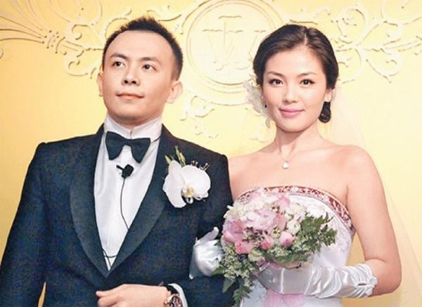 Vương Kha là một trong "Kinh thành tứ thiếu" đình đám một thời của Trung Quốc và là chồng của nữ diễn viên Lưu Đào.