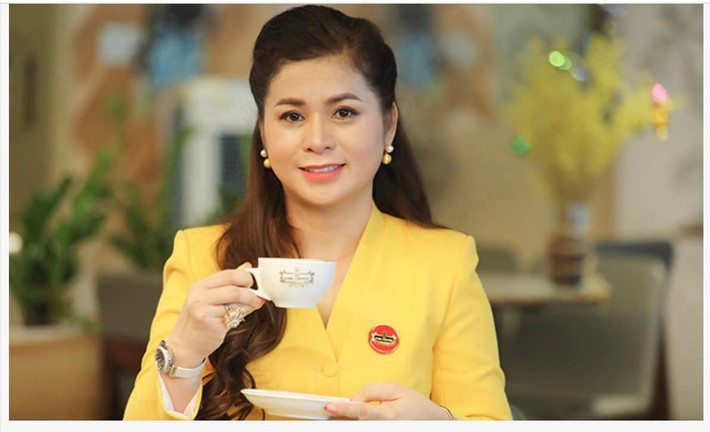 Bà được mệnh danh là "Nữ tướng cà phê" bởi những đóng góp trong việc phát triển thương hiệu cà phê Trung Nguyên và G7.