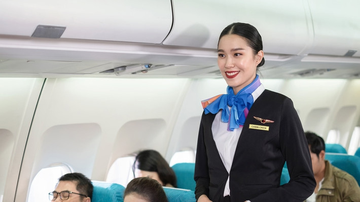 Hầu hết các tiếp viên hàng không đều có khiếu hài hước. Tiếp viên là người làm hài lòng hành khách và mang đến những chuyến đi vui vẻ, mặc dù điều đó đôi khi rất khó khăn.