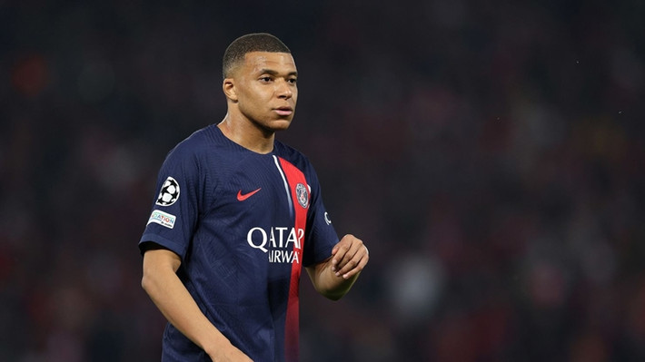 Năm 2019, sau chiến thắng tại World Cup 2018 của Pháp, Mbappe được thưởng bằng một hợp đồng mới với mức lương gần gấp đôi, nâng thu nhập hàng năm của Mbappe lên khoảng 32 triệu Euro. Ảnh: CNN