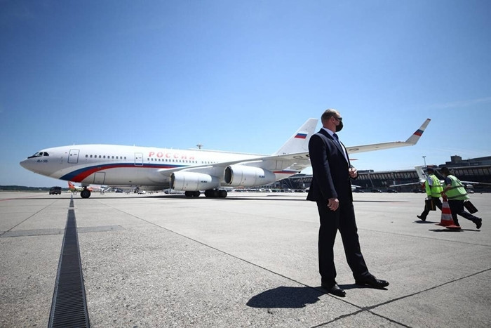 Ilyushin Il-96 là chiếc máy bay lớn với chiều dài 55 m và có sải cánh 60 m. Máy bay này có thể đạt tốc độ lên tới 900 km/giờ và có 4 động cơ phản lực. Ảnh: Tass
