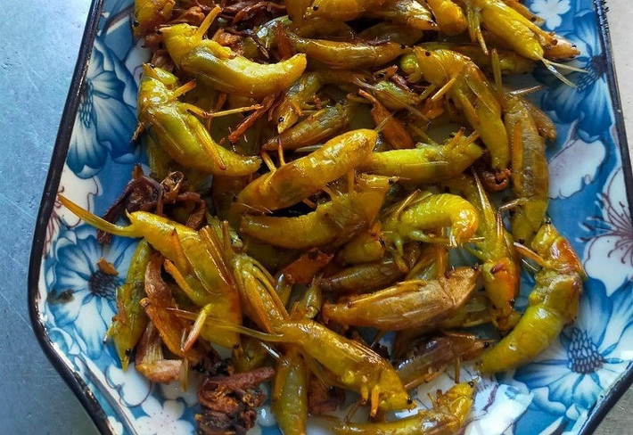 Chị Nga (Cầu Giấy, Hà Nội) cho biết, muồm muỗm là món ăn quen thuộc từ thuở nhỏ của mấy anh em chị. Những năm gần đây, chị không còn được thấy món ăn này nữa nên rất nhớ.