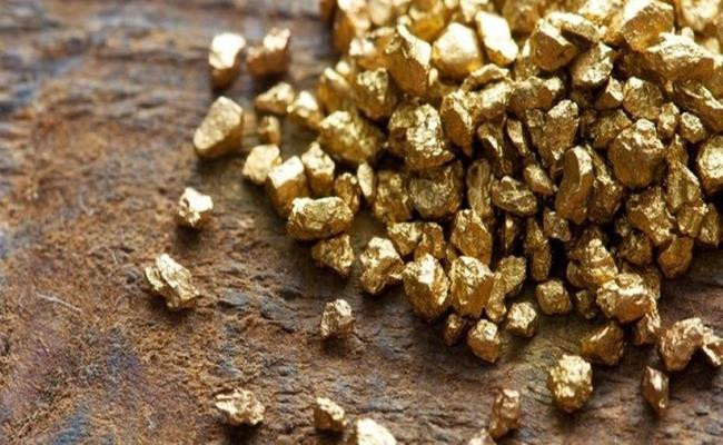 Ai cũng khao khát kiếm được chút tiền để trang trải cho cuộc sống hoặc tìm được một cục vàng thật to để đổi đời. Ảnh: Getty