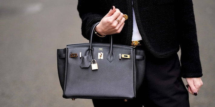 Người ta ước tính có khoảng 12.000 đến 70.000 chiếc túi Birkin được sản xuất mỗi năm - mặc dù con số thực sự vẫn là một bí mật được bảo vệ chặt chẽ - và tổng cộng chỉ có 200.000 chiếc Birkin được lưu hành. Ảnh: InStyle