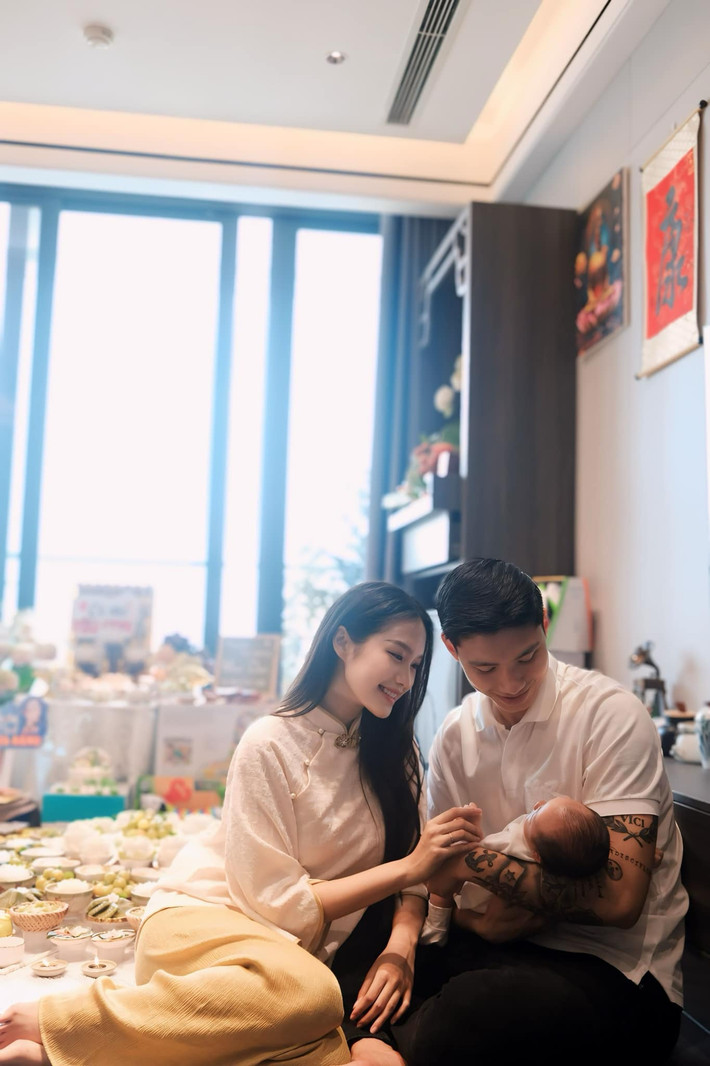 Những hình ảnh làm đầy tháng cho con trai mới chào đời của vợ chồng Đoàn Văn Hậu - Doãn Hải My mới đây nhận được nhiều sự quan tâm của cộng đồng mạng.