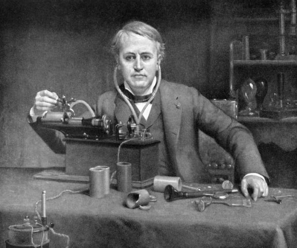 Với mong muốn kết nối người sống và những người đã mất, Edison từng nảy ra ý tưởng về một chiếc điện thoại có tên ''điện thoại linh hồn''.