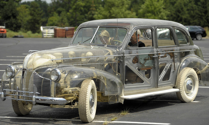 Năm 2011, chiếc xe Ghost Car đầu tiên được bán đấu giá thu về 308.000 USD, tương đương 7,12 tỷ đồng.