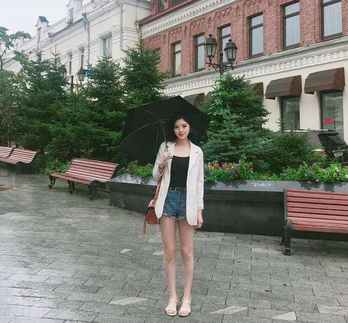 Eat with Boki còn sở hữu lượng fan đông đảo nhờ nhan sắc xinh đẹp và body ''chuẩn người mẫu''. Qua các vlog mukbang và trò chuyện cùng người hâm mộ, lượt đăng ký kênh Youtube của cô ngày một tăng.
