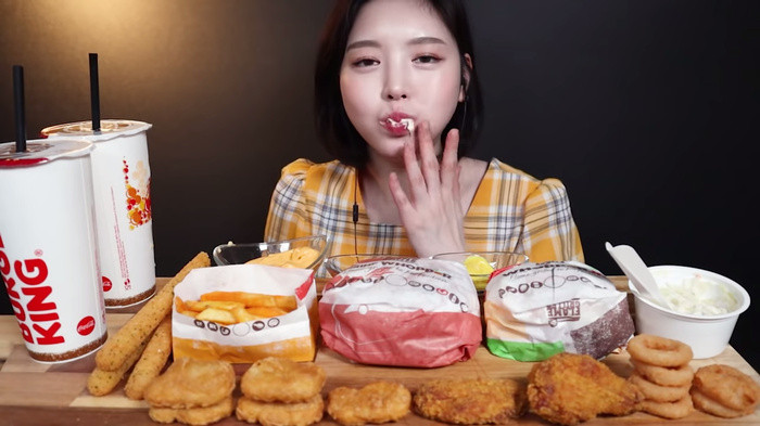 Boki đã đăng tải một video dài hơn 1 tiếng đồng hồ trên YouTube của mình để phân trần video bị netizen tố gian dối trước đó. Cô giải thích những cảnh quay bị cắt thực chất là do cảnh không được gọn gàng, đẹp mắt, như đồ ăn dây bẩn,...