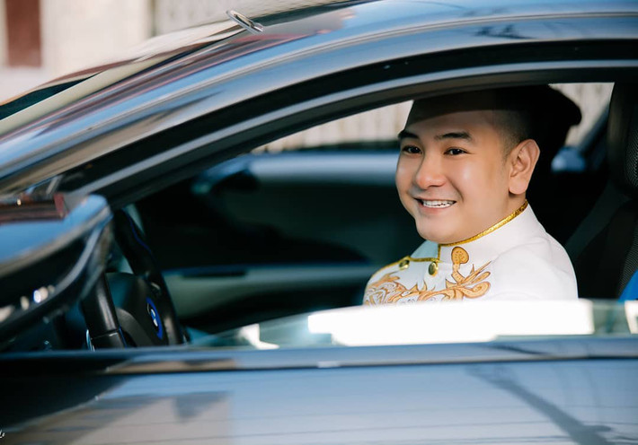 Xế hộp này cũng được Xemesis lựa chọn để ''đón nàng về dinh'' trong đám cưới với hotgirl Xoài Non.