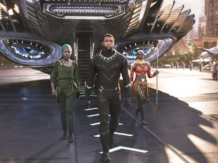 Công dân tại Wakanda đã tạo ra những công nghệ đặc biệt từ Vibranium, bao gồm các loại vũ khí đỉnh cao hay phi thuyền mô phỏng từ xa, khai thác mỏ quặng khổng lồ trong lòng núi,... Hãy cùng điểm qua loạt món đồ công nghệ từng ''kề vai sát cánh'' bên báo đen Black Panther trong vũ trụ Marvel.