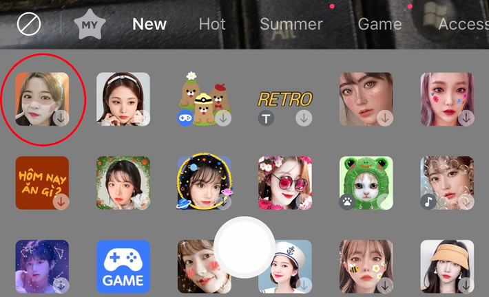 Trong một loạt stickers thú vị, bạn có thể dễ dàng thấy bộ lọc ''cháy nắng vì đeo khẩu trang''. Chỉ cần lựa chọn và thỏa sức selfie để lưu lại những tấm hình ấn tượng nhất.