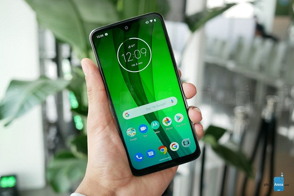 Mới đây chuyên trang công nghệ PhoneArena đã công bố danh sách 10 smartphone có thời lượng pin tốt nhất thế giới, dựa vào bài test lướt web ở độ sáng 200 nit. Theo đó Motorola Moto G7 Power đứng đầu top này với thời lượng pin lên tới 20 giờ 8 phút.