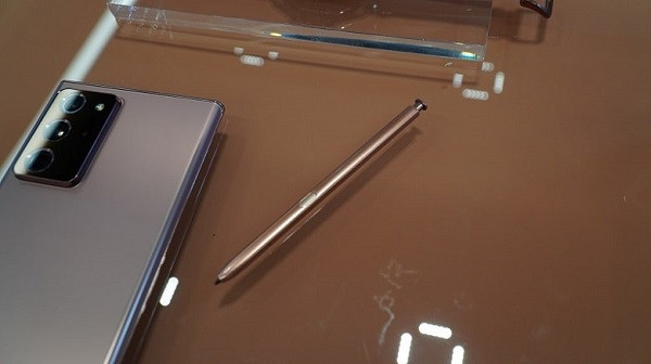 Hãy tưởng tượng, sẽ thế nào nếu iPhone 12 hỗ trợ Apple Pencil? Hẳn người dùng sẽ vô cùng háo hức khi lần đầu được trải nghiệm những tính năng hữu ích mà bút cảm ứng mang lại.