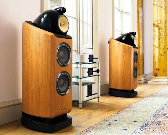 Bowers & Wilkins 800 là dòng loa khiến tên tuổi của hãng B&W trở nên nổi tiếng. Dòng loa là sự kết hợp hài hòa giữa âm và kiểu dáng bên ngoài.
