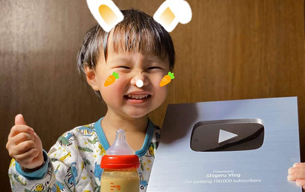 Chia sẻ trong video ăn mừng kênh YouTube đạt 1 tỷ lượt xem mới đây, Quỳnh Trần JP cho biết: "Nếu được chọn lại từ đầu thì Quỳnh vẫn tiếp tục làm YouTube nha mọi người".