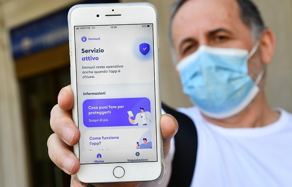 Tương tự như Corona-Wahr-App của Đức, tại Italy, chính phủ nước này triển khai toàn quốc ứng dụng truy vết COVID-19 có tên Immuni để kiểm soát các "F" sau khi dịch bùng phát mạnh.