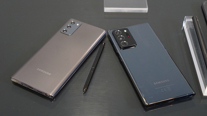 Samsung không cho người dùng được đổi máy mà chỉ hướng dẫn họ mang đến trung tâm bảo hành hoặc thu thập một số máy gặp sự cố để điều tra. Bởi hãng đã từng khuyến cáo người sử dụng Galaxy Note20 nên tránh thay đổi nhiệt độ đột ngột trong quá trình sử dụng.