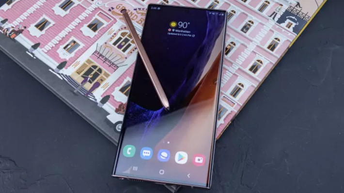 Theo Samsung, chính sách đổi máy không đồng nghĩa với thiết bị gặp lỗi nghiêm trọng, rất khó để Samsung xử lý từng khiếu nại bởi số lượng sản phẩm tung ra thị trường là rất lớn. Sự cố cấu trúc và bụi được kiểm soát tại dây chuyền sản xuất tương tự các sản phẩm khác.