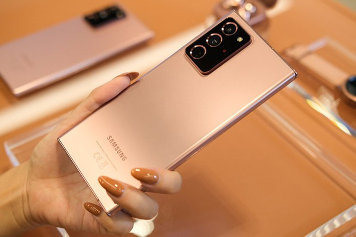 Gần đây, siêu phẩm mới nhà Samsung - bộ đôi Galaxy Note20 và Note 20 Ultra bị nhiều trang review công nghệ thế giới ''tố'' máy nóng nhanh bất thường, bất kể họ sử dụng nó như thế nào.
