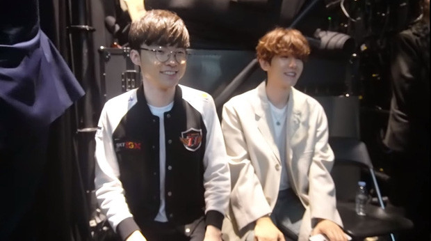 Trong số dàn fanboy cực phẩm của game thủ nổi tiếng nhất Hàn Quốc còn có Baekhyun (EXO). Anh thường xuyên chơi LMHT và livestream chơi game cùng Heechul và các thành viên EXO.
