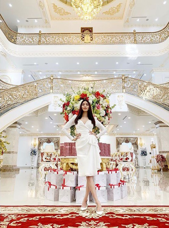 Lan Khuê kết hôn với doanh nhân Tuấn John vào tháng 10 năm ngoái. Sau đám cưới, Lan Khuê sống trong ngôi biệt thự xa hoa, lộng lẫy. Ảnh: Vietnamnet.