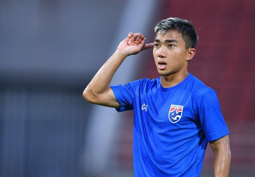 Năm 2015, một đội bóng ở giải Super League Malaysia muốn chiêu mộ Chanathip với mức lương hằng tháng là 500.000 bath (tương đương 380 triệu đồng). Ảnh: Anninhthudo.