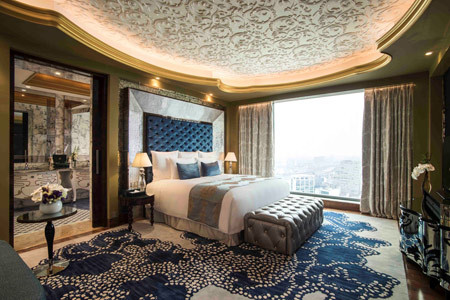 Khách sạn bao gồm 224 phòng nghỉ, 62 suite với 12 phong cách thiết kế khác nhau. Ảnh: Booking