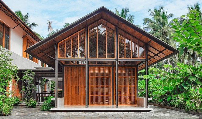 Cấu trúc chung của nhà cấp 4 ngoài gỗ còn có hệ khung bằng thép làm nhiệm vụ chịu lực. Mái dốc giúp thoát nước mưa tốt, chống nóng.