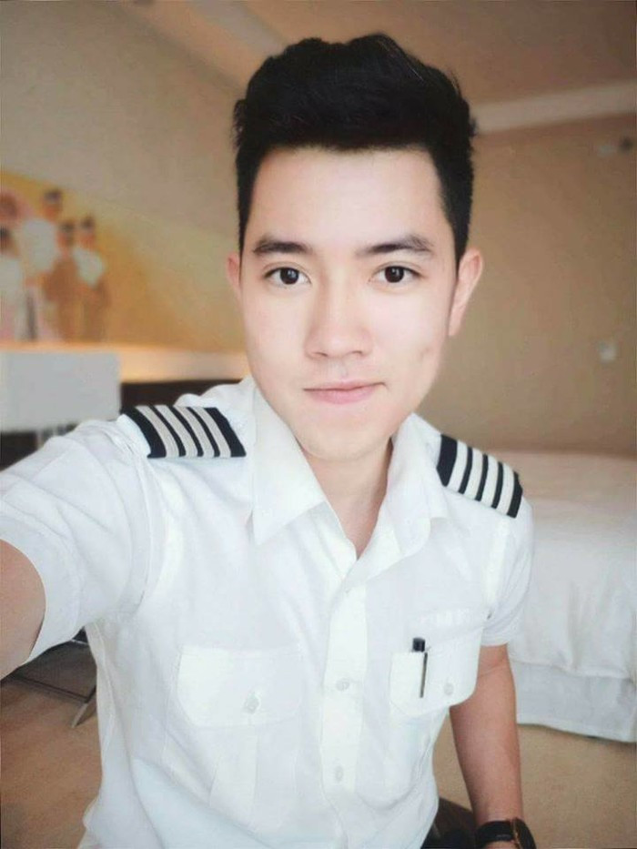 Chàng phi công Nguyễn Quang Đạt được biết đến là cơ trưởng trẻ nhất Việt Nam ở tuổi 24. Ảnh: Pose.