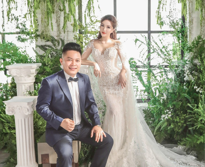 Mới đây, nữ ca sĩ Bảo Thy chính thức xác nhận thông tin sẽ kết hôn vào ngày 16/11 tới. Theo nhiều nguồn tin thân cận của Bảo Thy, chồng sắp cưới của cô có tên Phan Lĩnh. Ảnh: Zing.