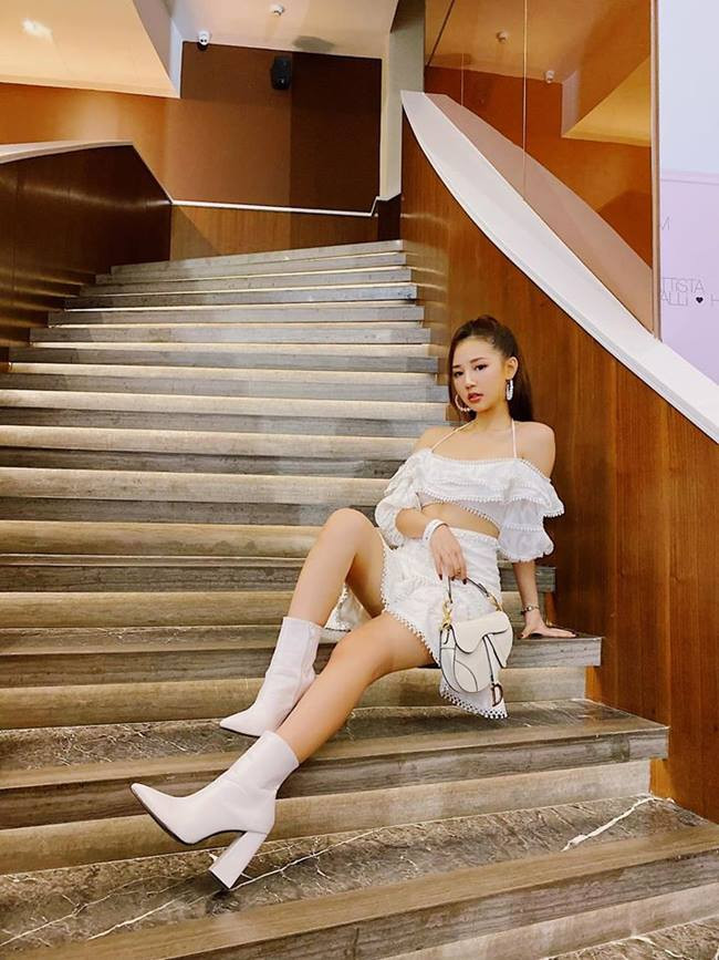 Thi thoảng cô đổi món với miến nhưng xào cùng dầu ô liu để có sức khỏe chạy show.
