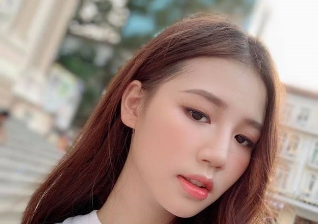 AMEE nổi lên trong làng giải trí Việt với giọng ca trong trẻo, nhắn sắc thuần khiết của một cô gái mới 19 tuổi.