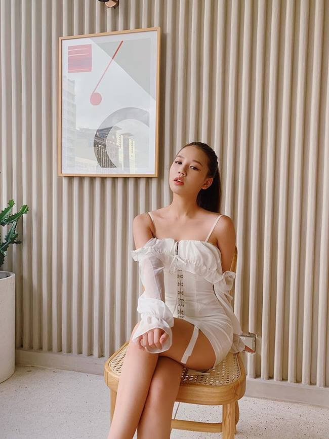 AMEE cho hay, một ngày cô ăn 2 bữa là salad ức gà, thói quen ăn salad trở nên nhẹ nhàng hơn khi cô coi đó là sở thích thay vì có suy nghĩ đang ép buộc bản thân phải làm một điều gì đó.