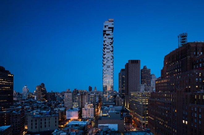 Tọa lạc tại 56 Leonard (New York), tòa nhà này cao tới 250 m, với 57 tầng, hoàn thành vào năm 2015. Tỷ lệ giữa chiều ngang và chiều cao của tòa nhà này là 1:10. Ảnh: CNN.
