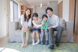 Thắt chặt chi tiêu trog gia đình cũng là cách tiết kiệm tiền của người Nhật. Họ thích những căn hộ vừa đủ, không quá rộng. Chính thói quen đó đã giúp người Nhật tiết kiệm được một khoản để xây nhà.