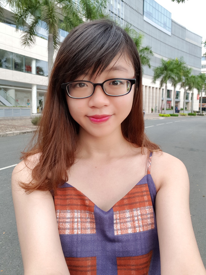 Camera selfie của Galaxy S8 có 7 cấp độ làm đẹp da, chế độ làm gọn gương mặt hoặc trang điểm.