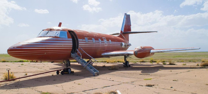 Chiếc máy bay Lockheed Jetstar thuộc sở hữu của Elvis Presley sẽ được bán đấu giá vào ngày 27/5 tới. Giá bán dự kiến nằm trong khoảng 2 - 3,5 triệu USD (45 - 79 tỷ đồng). Ảnh: Cntraveler.