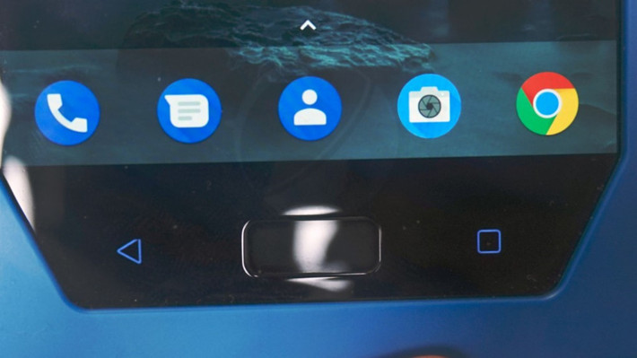 Giao diện của thiết bị sử dụng là của Android gốc. Hệ điều hành sử dụng là Android 7.1.1 .
