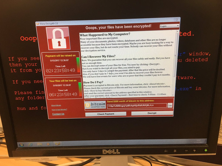 Sau khi bị WannaCry, các bệnh viện ở Anh không thể truy cập được hồ sơ bệnh án. Ít nhất một bệnh viện tại đây buộc phải dừng các hoạt động khẩn cấp. Ảnh: Theverge.