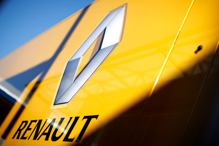 Hãng xe Pháp Renault phải tạm dừng sản xuất tại nhà máy Sandouville vì WannaCry tấn công. Ảnh: The Verge.