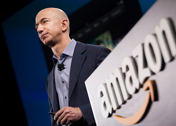 Theo Gorbes, tính đến giữa tháng 3/2017, Jeff Bezos đứng vị trí thứ 3 trong danh sách người giàu nhất thế giới sau Bill Gates và Warren Buffett. Ảnh: Slate.