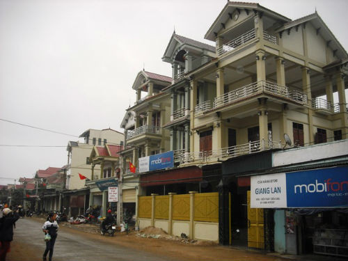 Chỉ trong một thời gian ngắn, vùng quê nghèo khó đã mang một diện mạo khác. Ảnh: Infonet.