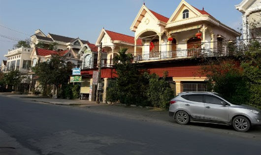 Từ đó, những căn biệt thự mọc lên như nấm. Ảnh: Vietnamnet.