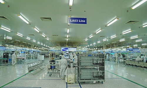 Tổ hợp nhà máy Samsung Electronics Ho Chi Minh Complex (SEHC) được khởi công từ giữa năm 2015 và chính thức đi vào hoạt động từ năm 2016. Đây là nhà máy sản xuất màn hình TV Samsung và các thiệt bị điện tử gia dụng lớn thứ 2 thế giới của Samsung, sau nhà máy ở Mexico.